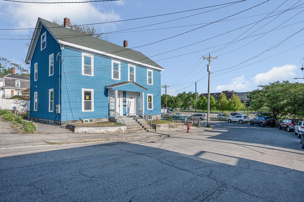 11-13 Read St, Lowell, Massachusetts, 8 Bedrooms Bedrooms, 14 Rooms Rooms,2 BathroomsBathrooms,Residential Income,For Sale,Read St,73375472