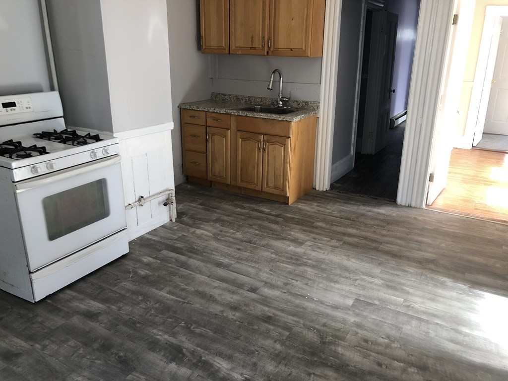 203 N, Boston, Massachusetts, 2 Bedrooms Bedrooms, 4 Rooms Rooms,1 BathroomBathrooms,Residential Lease,For Rent,N,73375486