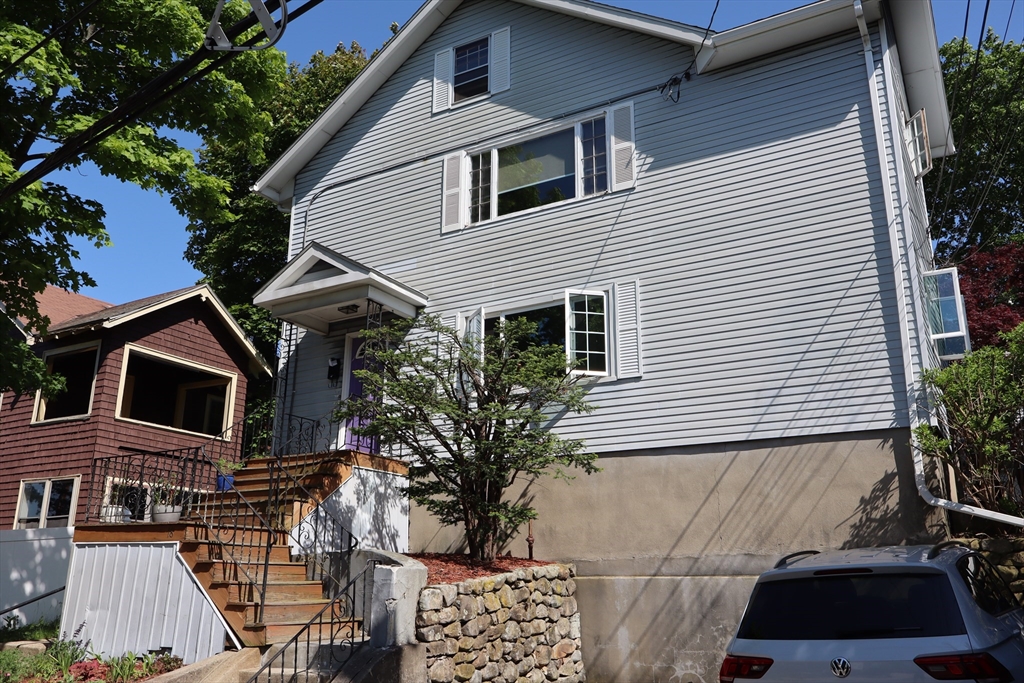 18 Moulton Road, Arlington, Massachusetts, 2 Bedrooms Bedrooms, 8 Rooms Rooms,1 BathroomBathrooms,Residential Lease,For Rent,Moulton Road,73375465