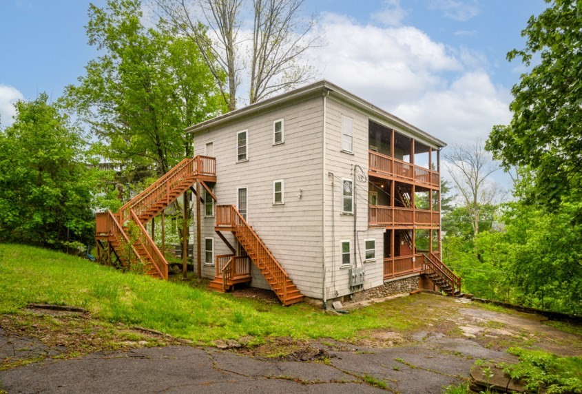 127 Cliff St, Southbridge, Massachusetts, 9 Bedrooms Bedrooms, 18 Rooms Rooms,3 BathroomsBathrooms,Residential Income,For Sale,Cliff St,73375467
