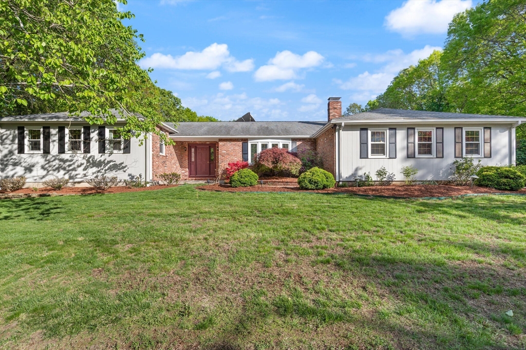 12 Queens, Sharon, Massachusetts, 4 Bedrooms Bedrooms, 9 Rooms Rooms,2.5 BathroomsBathrooms,Residential,For Sale,Queens,73375703