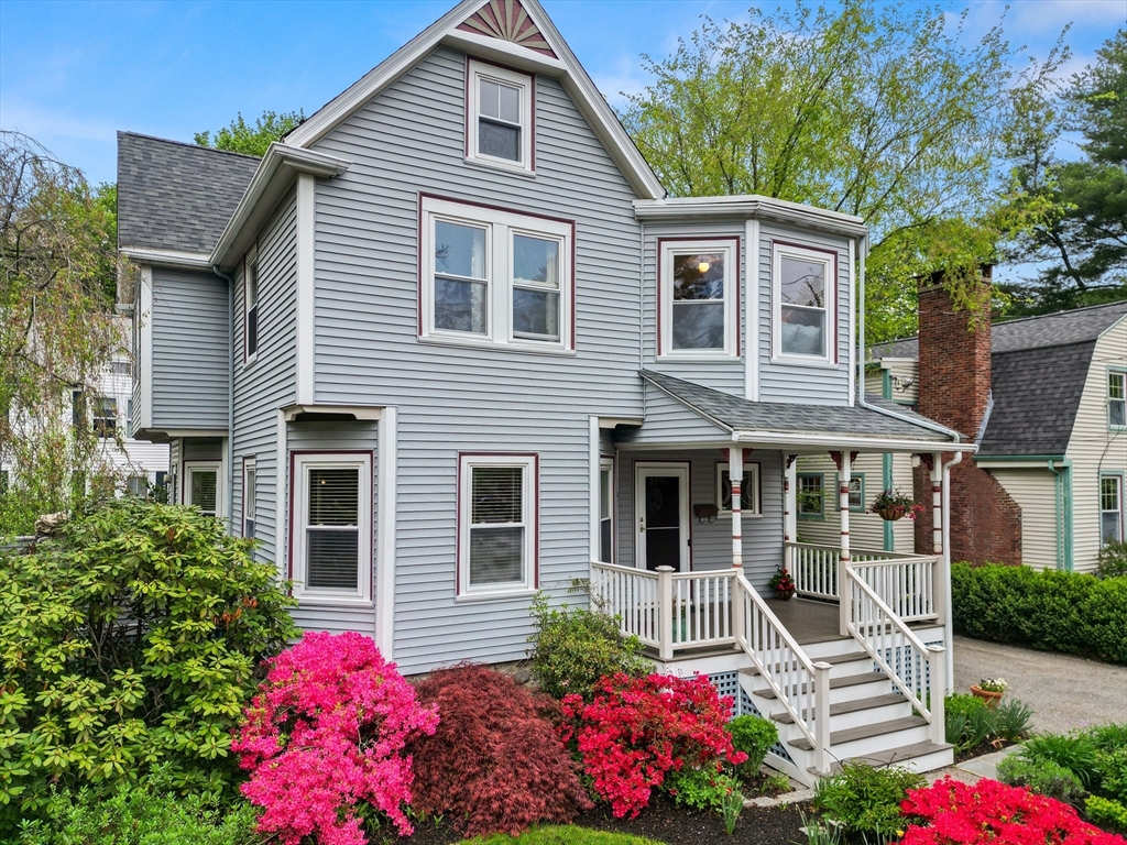 41 Clarke St, Lexington, Massachusetts, 4 Bedrooms Bedrooms, 9 Rooms Rooms,2.5 BathroomsBathrooms,Residential,For Sale,Clarke St,73375709