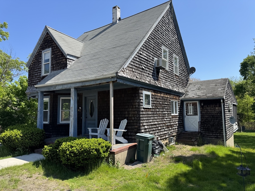 1085 Bedford St, Abington, Massachusetts, 3 Bedrooms Bedrooms, 7 Rooms Rooms,1.5 BathroomsBathrooms,Residential,For Sale,Bedford St,73375700