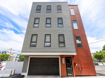 388 Athens St, Boston, Massachusetts, 6 Bedrooms Bedrooms, 15 Rooms Rooms,6 BathroomsBathrooms,Residential Income,For Sale,Athens St,73375550