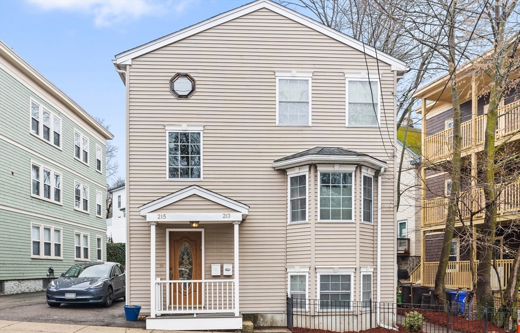 213-215 Florence St, Boston, Massachusetts, 1 Bedroom Bedrooms, 4 Rooms Rooms,1 BathroomBathrooms,Residential,For Sale,Florence St,73375564