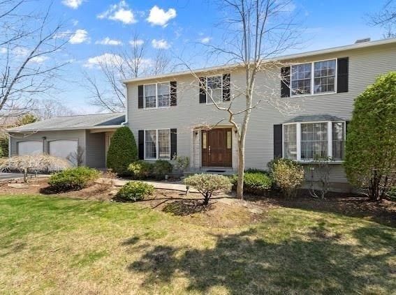 61 Kimberly Lane, Cranston, Rhode Island, 4 Bedrooms Bedrooms, 9 Rooms Rooms,3.5 BathroomsBathrooms,Residential,For Sale,Kimberly Lane,73375641