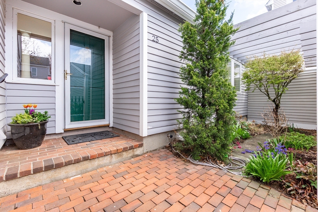 25 Hopewell Farm Rd, Natick, Massachusetts, 2 Bedrooms Bedrooms, 6 Rooms Rooms,2.5 BathroomsBathrooms,Residential,For Sale,Hopewell Farm Rd,73375541