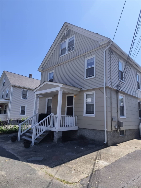 13 William St, Westfield, Massachusetts, 5 Bedrooms Bedrooms, 10 Rooms Rooms,3 BathroomsBathrooms,Residential Income,For Sale,William St,73375649