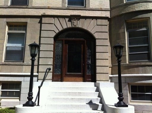 1675 Beacon St., Brookline, Massachusetts, 2 Bedrooms Bedrooms, 4 Rooms Rooms,1 BathroomBathrooms,Residential Lease,For Rent,Beacon St.,73375689
