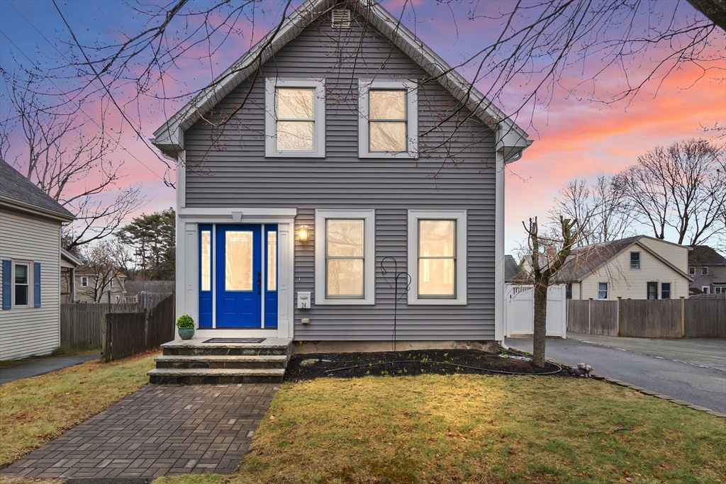 24 Chestnut St, Danvers, Massachusetts, 2 Bedrooms Bedrooms, 5 Rooms Rooms,2 BathroomsBathrooms,Residential,For Sale,Chestnut St,73348941