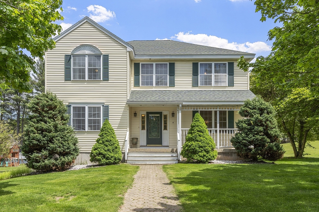 4 Quail Run Dr, Methuen, Massachusetts, 4 Bedrooms Bedrooms, 8 Rooms Rooms,2.5 BathroomsBathrooms,Residential,For Sale,Quail Run Dr,73375774