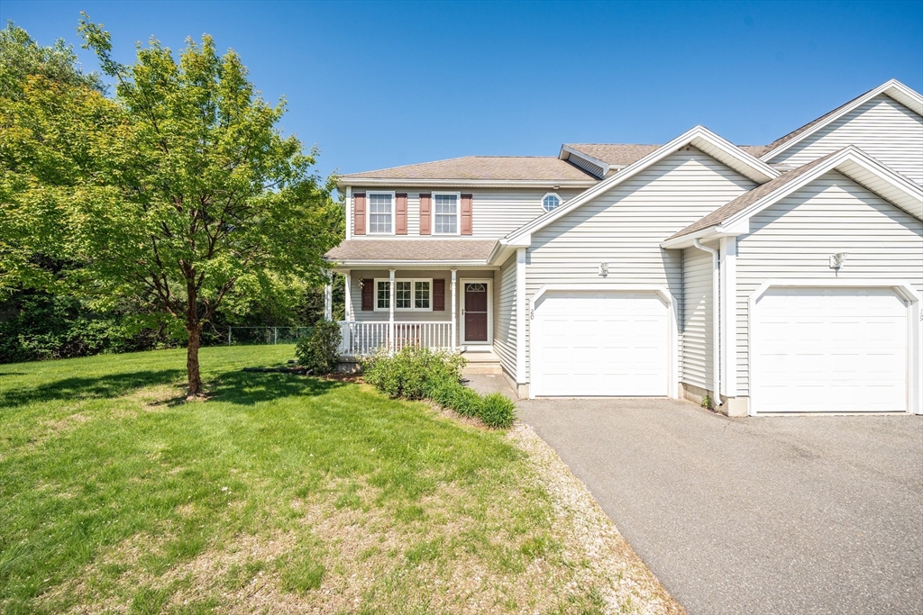 211 East St, Easthampton, Massachusetts, 2 Bedrooms Bedrooms, 4 Rooms Rooms,1.5 BathroomsBathrooms,Residential,For Sale,East St,73375773