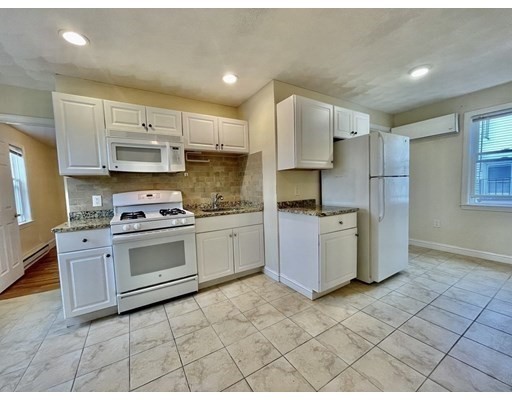 19 1/2 Jefferson St, Cambridge, Massachusetts, 1 Bedroom Bedrooms, 3 Rooms Rooms,1 BathroomBathrooms,Residential Lease,For Rent,Jefferson St,73375790