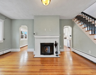 27 Revere St, Milton, Massachusetts, 3 Bedrooms Bedrooms, 6 Rooms Rooms,2.5 BathroomsBathrooms,Residential,For Sale,Revere St,73376137