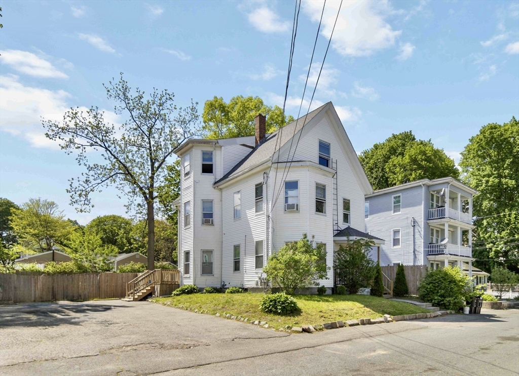 12 Connecticut Pl, Brockton, Massachusetts, 7 Bedrooms Bedrooms, 13 Rooms Rooms,3 BathroomsBathrooms,Residential Income,For Sale,Connecticut Pl,73376222