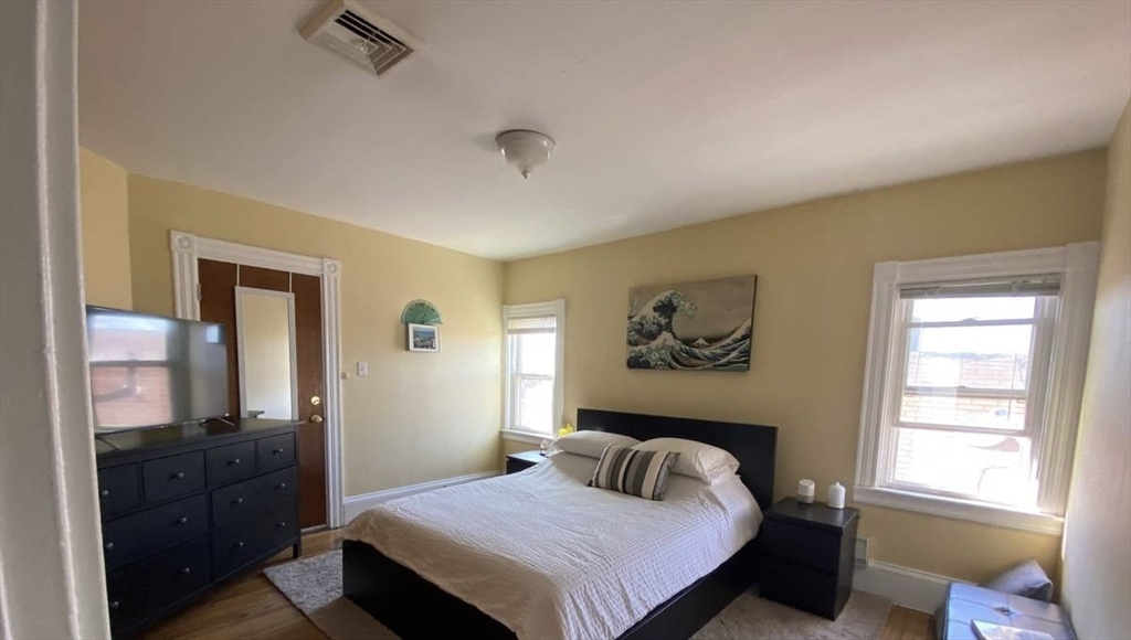 547 Broadway, Somerville, Massachusetts, 1 Bedroom Bedrooms, 5 Rooms Rooms,1 BathroomBathrooms,Residential Lease,For Rent,Broadway,73376225