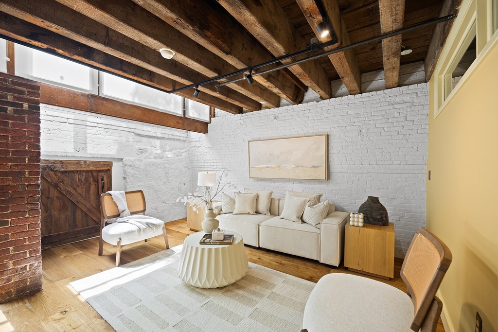 120 Fulton St, Boston, Massachusetts, 2 Bedrooms Bedrooms, 4 Rooms Rooms,1 BathroomBathrooms,Residential,For Sale,Fulton St,73376046