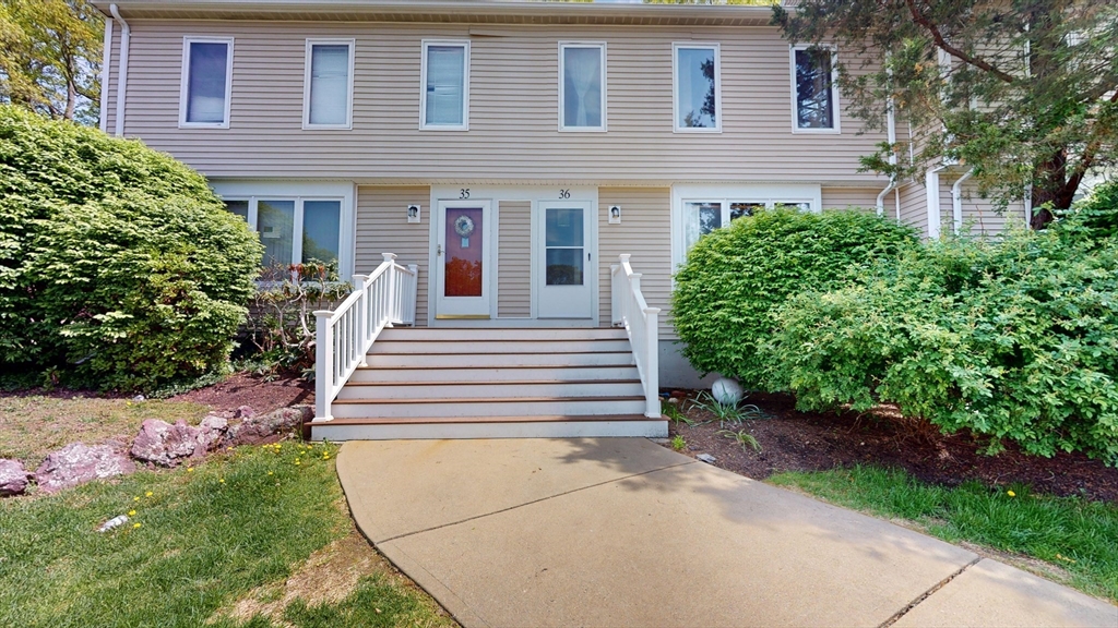 835 Mount Hope St, North Attleboro, Massachusetts, 2 Bedrooms Bedrooms, 6 Rooms Rooms,1.5 BathroomsBathrooms,Residential,For Sale,Mount Hope St,73376047