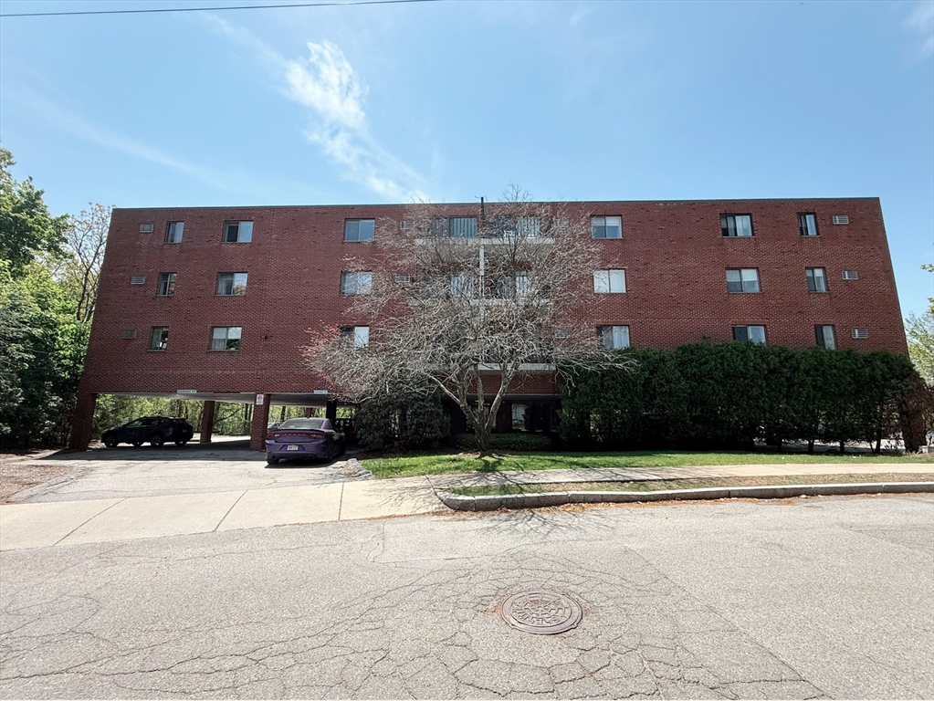 209 Riverview Ave, Newton, Massachusetts, 2 Bedrooms Bedrooms, 5 Rooms Rooms,1.5 BathroomsBathrooms,Residential,For Sale,Riverview Ave,73376084