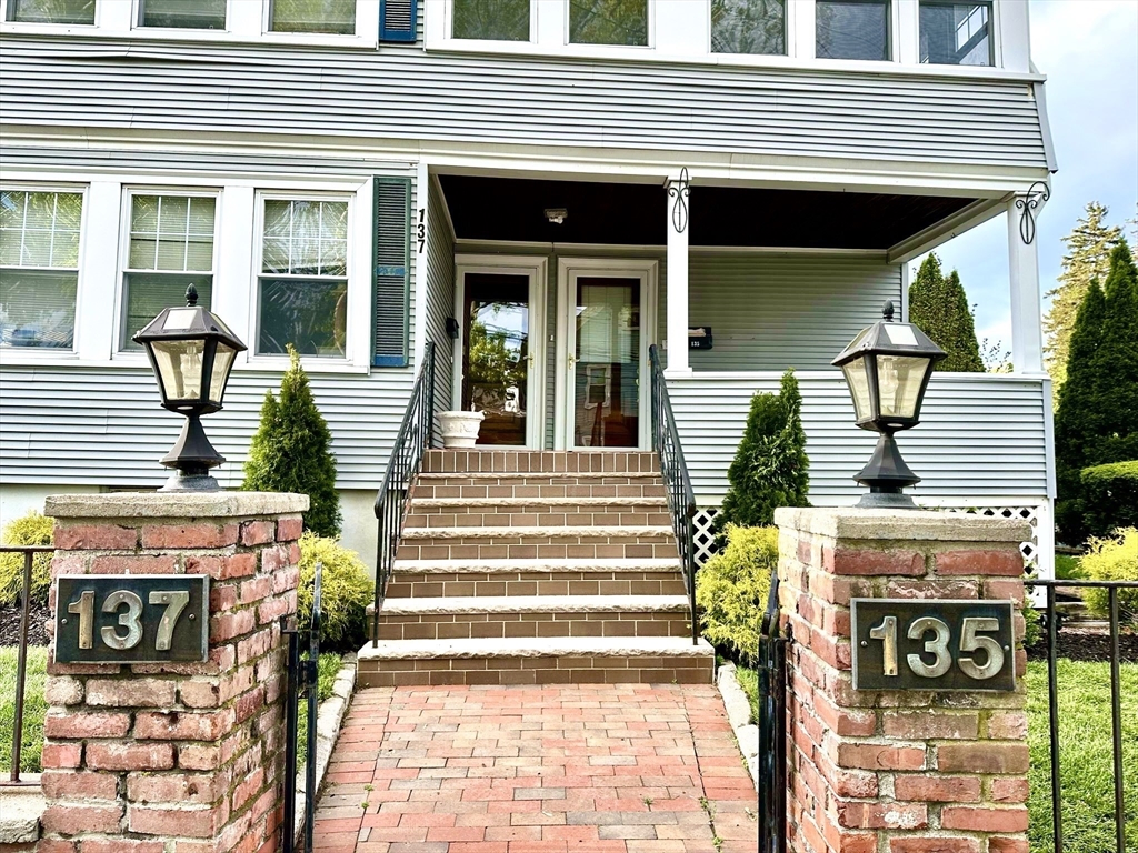 135-137 Summer St, Waltham, Massachusetts, 6 Bedrooms Bedrooms, 14 Rooms Rooms,4 BathroomsBathrooms,Residential Income,For Sale,Summer St,73375941