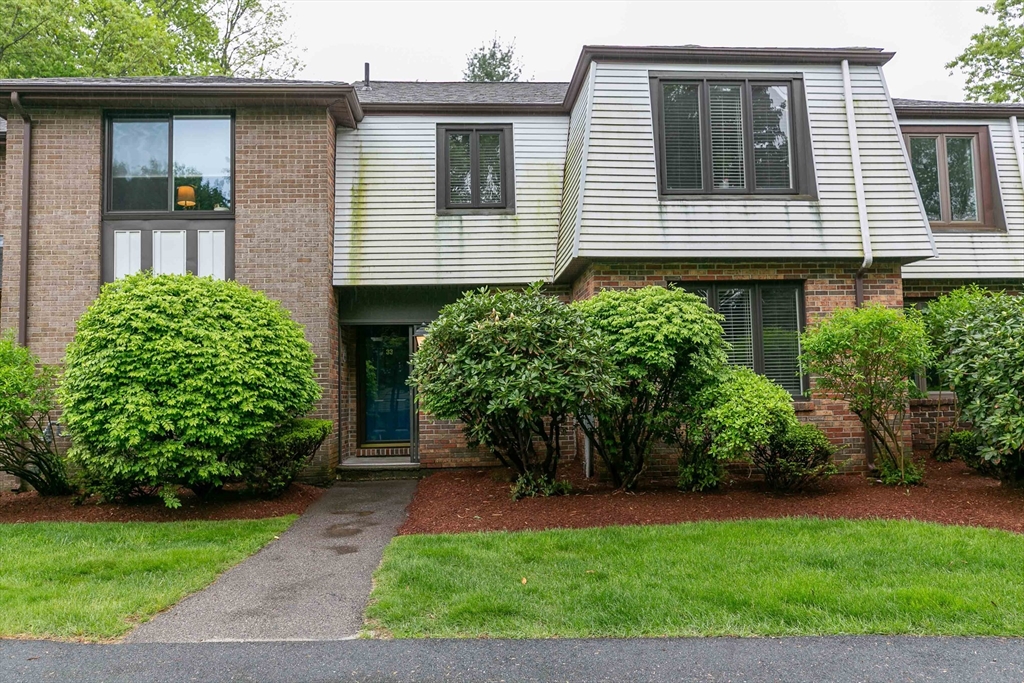 33 Cobblestone Lane, Worcester, Massachusetts, 3 Bedrooms Bedrooms, 7 Rooms Rooms,2.5 BathroomsBathrooms,Residential,For Sale,Cobblestone Lane,73376290