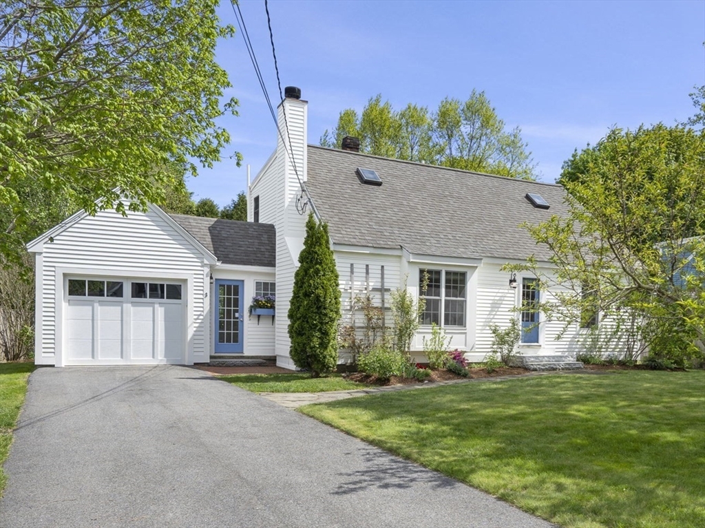 3 Roosevelt Pl, Newburyport, Massachusetts, 3 Bedrooms Bedrooms, 6 Rooms Rooms,2 BathroomsBathrooms,Residential,For Sale,Roosevelt Pl,73376251