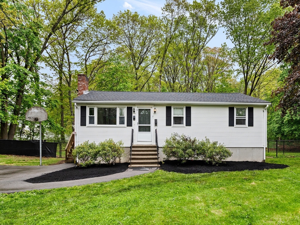 25 Fleming Avenue, Andover, Massachusetts, 3 Bedrooms Bedrooms, 6 Rooms Rooms,1 BathroomBathrooms,Residential,For Sale,Fleming Avenue,73376343