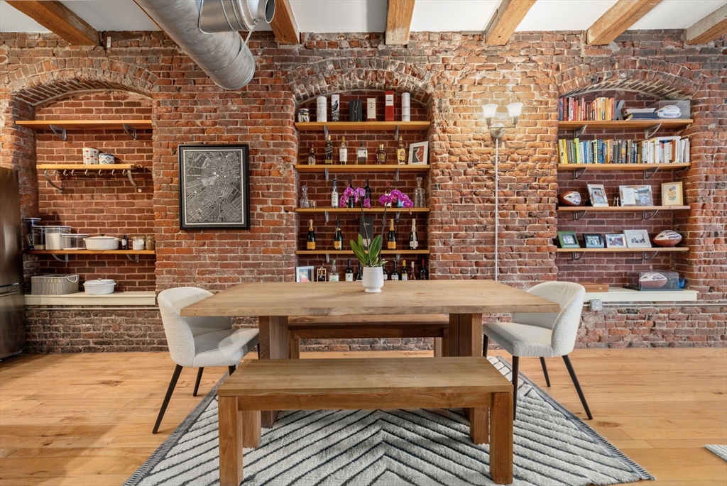21 Wormwood St, Boston, Massachusetts, 2 Bedrooms Bedrooms, 3 Rooms Rooms,1 BathroomBathrooms,Residential,For Sale,Wormwood St,73376376