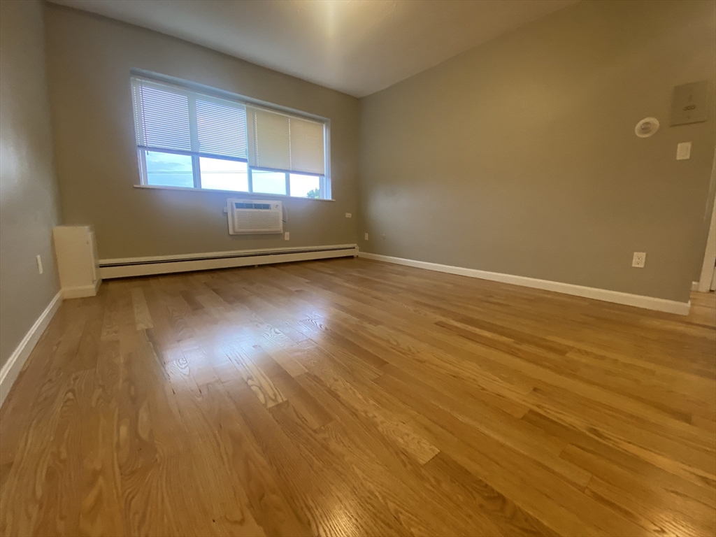 226 Parker Hill Ave, Boston, Massachusetts, 2 Bedrooms Bedrooms, 5 Rooms Rooms,1 BathroomBathrooms,Residential Lease,For Rent,Parker Hill Ave,73376421