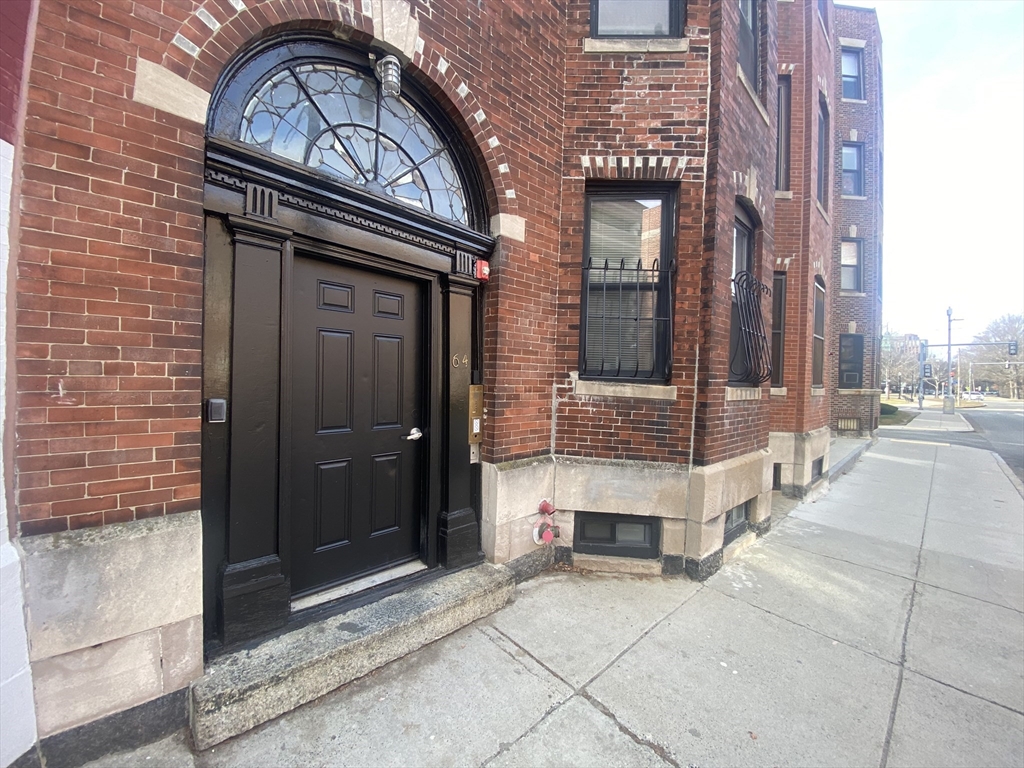64 Louis Prang, Boston, Massachusetts, 3 Bedrooms Bedrooms, 6 Rooms Rooms,1 BathroomBathrooms,Residential Lease,For Rent,Louis Prang,73376426