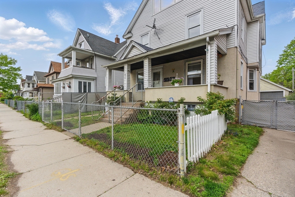 416 Orange St., Springfield, Massachusetts, 5 Bedrooms Bedrooms, 10 Rooms Rooms,3 BathroomsBathrooms,Residential Income,For Sale,Orange St.,73376303
