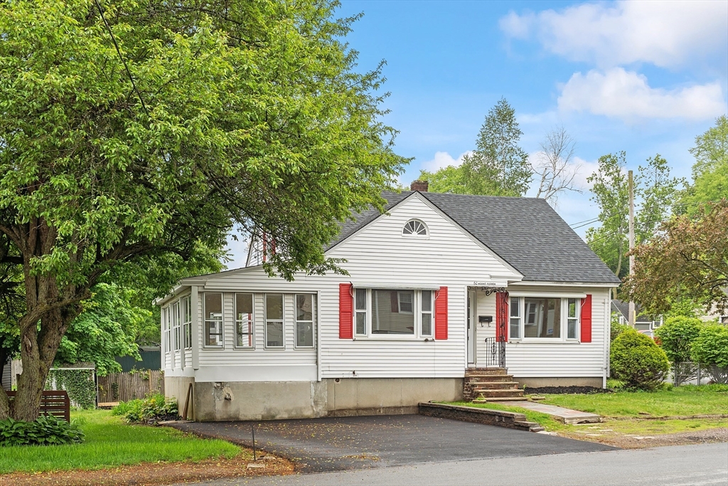 60 Mount Vernon St, Lawrence, Massachusetts, 3 Bedrooms Bedrooms, 6 Rooms Rooms,1 BathroomBathrooms,Residential,For Sale,Mount Vernon St,73376452