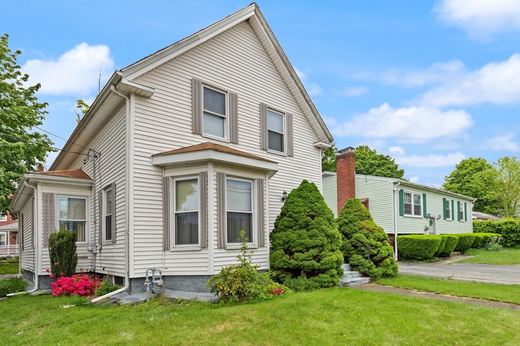 20 Montauk Rd, Brockton, Massachusetts, 3 Bedrooms Bedrooms, 6 Rooms Rooms,1 BathroomBathrooms,Residential,For Sale,Montauk Rd,73376465