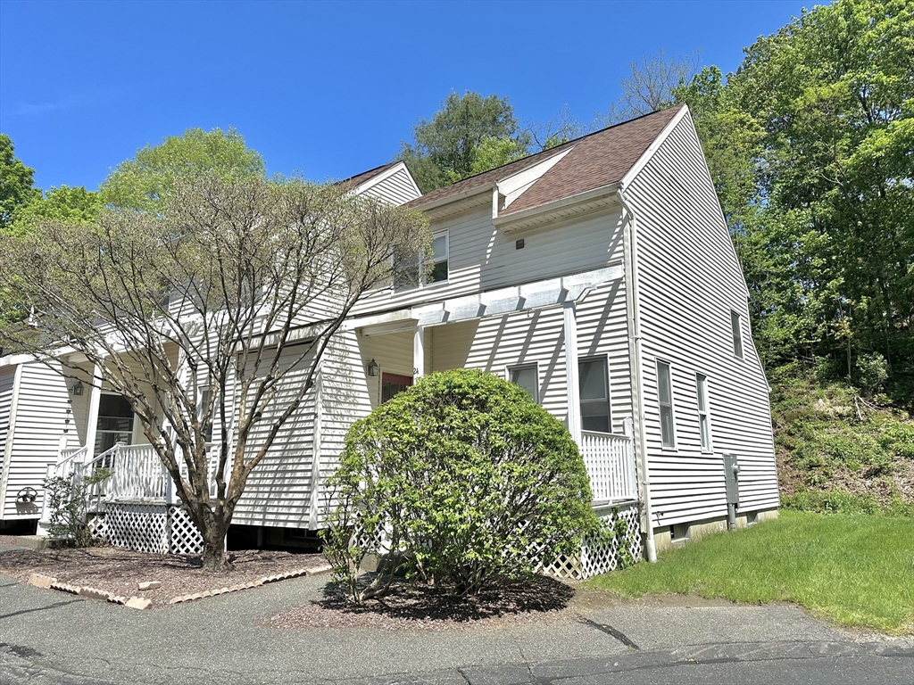 24 Cedar Glen Cir, Greenfield, Massachusetts, 2 Bedrooms Bedrooms, 5 Rooms Rooms,1.5 BathroomsBathrooms,Residential,For Sale,Cedar Glen Cir,73376352