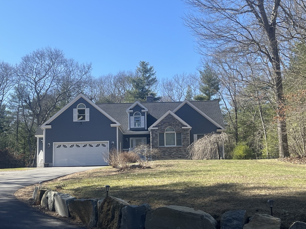 10 Lemore Avenue, Lakeville, Massachusetts, 3 Bedrooms Bedrooms, 8 Rooms Rooms,2 BathroomsBathrooms,Residential,For Sale,Lemore Avenue,73345993
