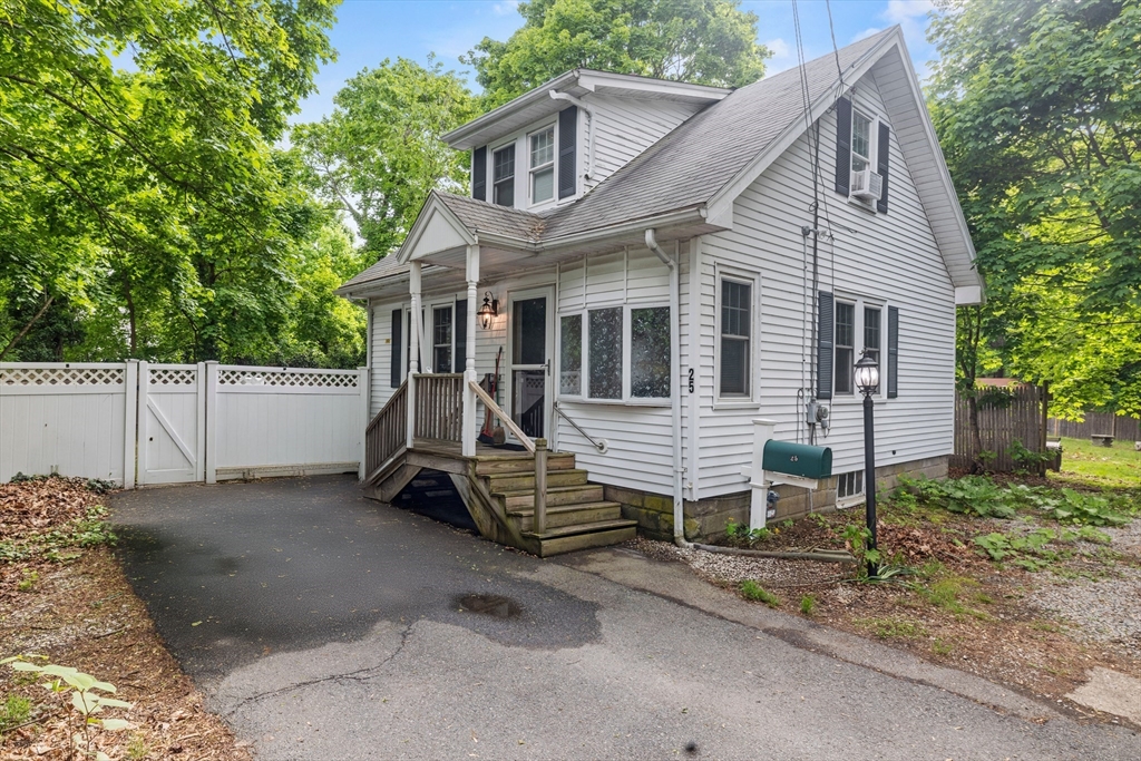25 Bayley Ter, Weymouth, Massachusetts, 2 Bedrooms Bedrooms, 5 Rooms Rooms,1 BathroomBathrooms,Residential,For Sale,Bayley Ter,73376648