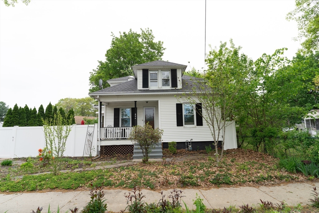 896 Berkshire Ave, Springfield, Massachusetts, 3 Bedrooms Bedrooms, 7 Rooms Rooms,2 BathroomsBathrooms,Residential,For Sale,Berkshire Ave,73376653