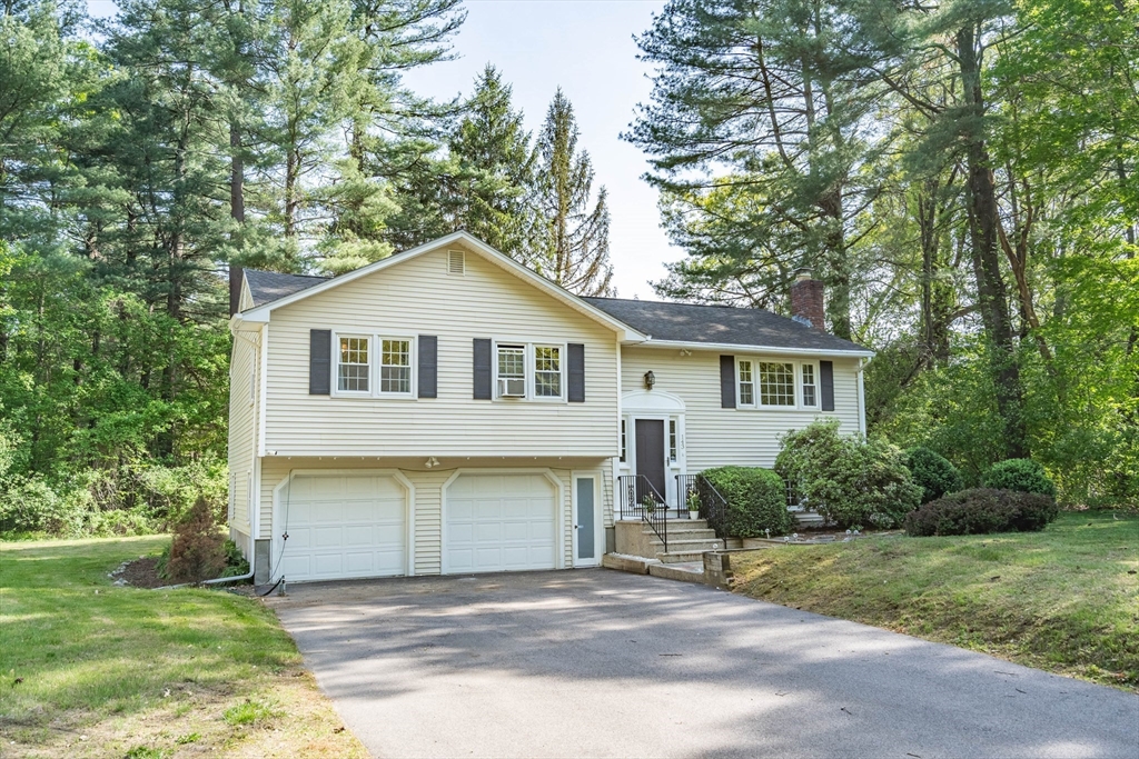 143 Davis St, Northborough, Massachusetts, 3 Bedrooms Bedrooms, 6 Rooms Rooms,2.5 BathroomsBathrooms,Residential,For Sale,Davis St,73376652