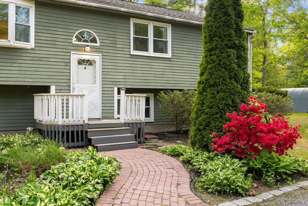 16 Forest St., Carver, Massachusetts, 3 Bedrooms Bedrooms, 8 Rooms Rooms,2 BathroomsBathrooms,Residential,For Sale,Forest St.,73376571