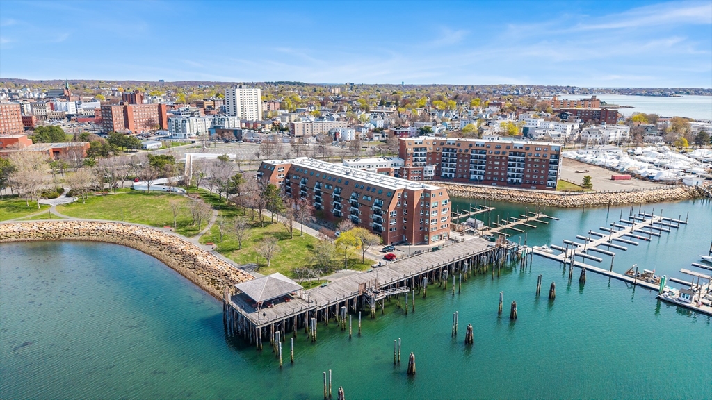 154 Lynnway, Lynn, Massachusetts, 2 Bedrooms Bedrooms, 6 Rooms Rooms,2.5 BathroomsBathrooms,Residential,For Sale,Lynnway,73376658