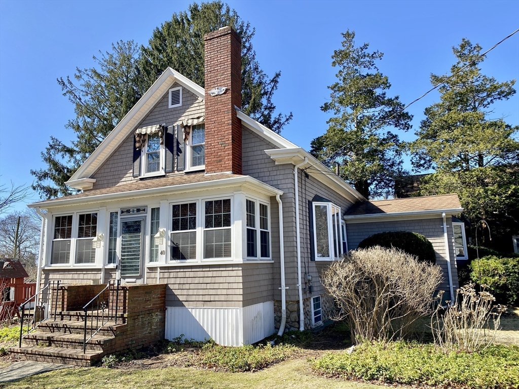 40 Castle Ave, Fairhaven, Massachusetts, 3 Bedrooms Bedrooms, 8 Rooms Rooms,2 BathroomsBathrooms,Residential,For Sale,Castle Ave,73376688