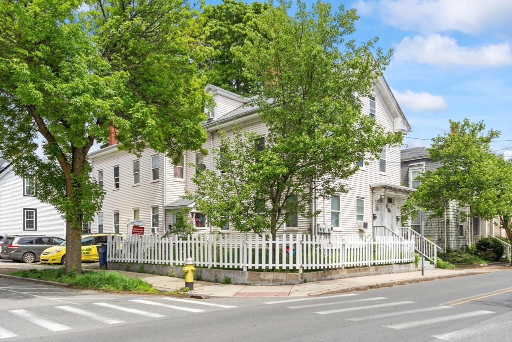 12-14 Mason St, Salem, Massachusetts, 8 Bedrooms Bedrooms, 18 Rooms Rooms,3 BathroomsBathrooms,Residential Income,For Sale,Mason St,73372880