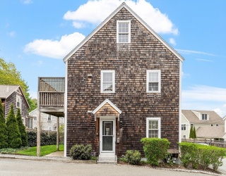 12 Morse Court, Manchester, Massachusetts, 2 Bedrooms Bedrooms, 4 Rooms Rooms,1 BathroomBathrooms,Residential Lease,For Rent,Morse Court,73376720