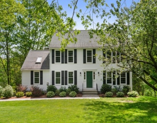 2 Heights Rd, Franklin, Massachusetts, 4 Bedrooms Bedrooms, 8 Rooms Rooms,2.5 BathroomsBathrooms,Residential,For Sale,Heights Rd,73376520