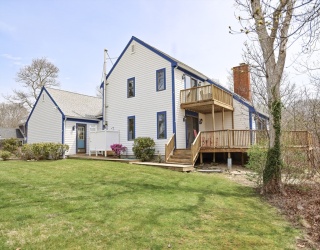15 Beach St, Falmouth, Massachusetts, 3 Bedrooms Bedrooms, 6 Rooms Rooms,2 BathroomsBathrooms,Residential,For Sale,Beach St,73376767