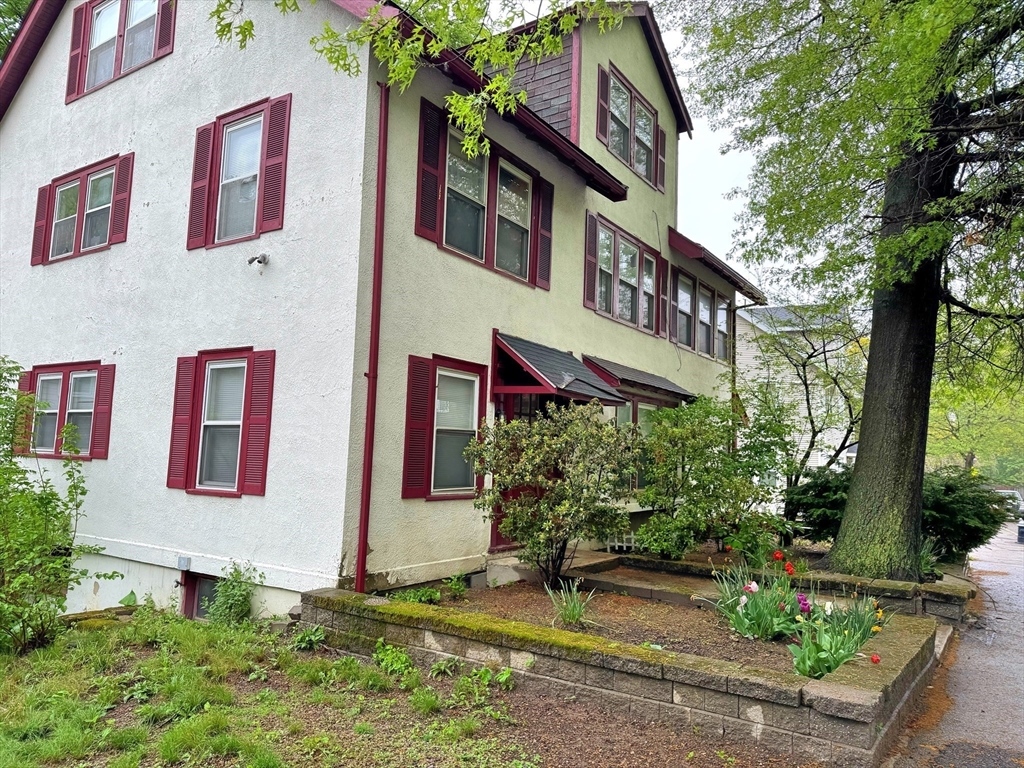 589-591 Washington St, Brookline, Massachusetts, 7 Bedrooms Bedrooms, 14 Rooms Rooms,3 BathroomsBathrooms,Residential Income,For Sale,Washington St,73376417