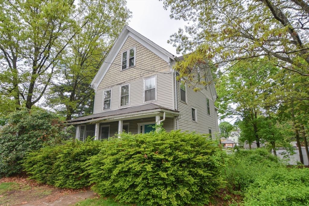 46 Lake Street, Hudson, Massachusetts, 4 Bedrooms Bedrooms, 10 Rooms Rooms,2 BathroomsBathrooms,Residential Income,For Sale,Lake Street,73376819