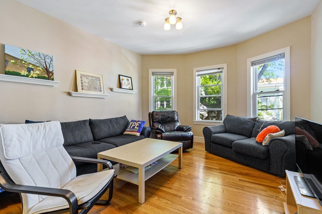 22 Palermo Street, Cambridge, Massachusetts, 3 Bedrooms Bedrooms, 6 Rooms Rooms,2 BathroomsBathrooms,Residential Lease,For Rent,Palermo Street,73376922
