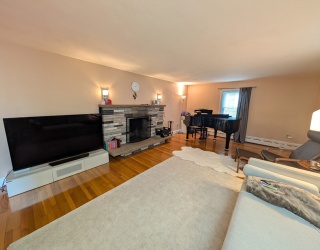 276 Linwood Ave, Newton, Massachusetts, 3 Bedrooms Bedrooms, 7 Rooms Rooms,2 BathroomsBathrooms,Residential Lease,For Rent,Linwood Ave,73376899