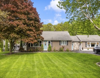 8 New Spencer Rd, Charlton, Massachusetts, 3 Bedrooms Bedrooms, 8 Rooms Rooms,2.5 BathroomsBathrooms,Residential,For Sale,New Spencer Rd,73377021